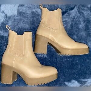 High heel wedged boots!